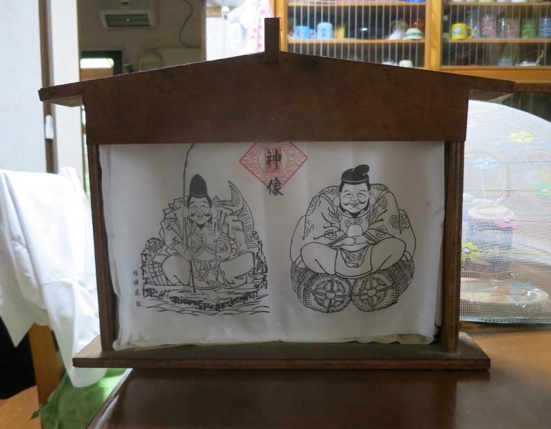「紙貼り恵比寿様神棚」