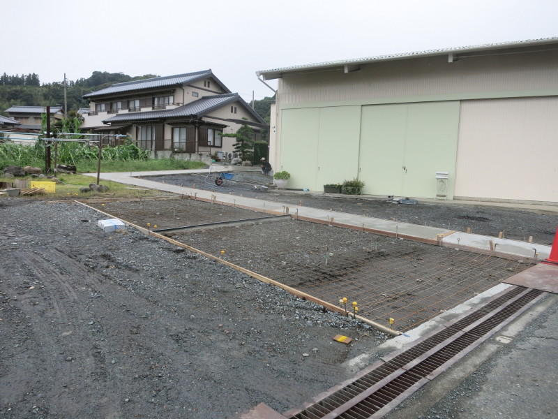 「土間コン打ち」